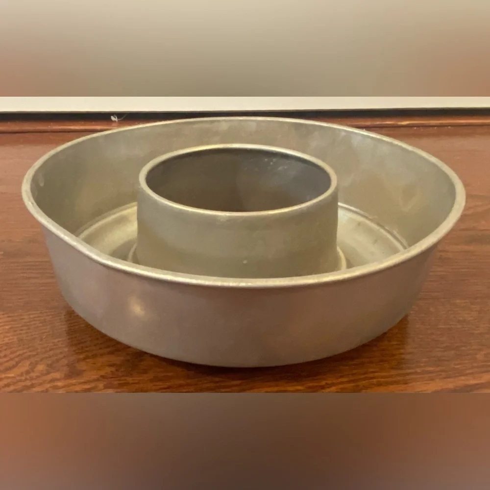 Bundt Angel Food Cake Pan Vintage 2.5”X8.5” 1960’s Round Aluminum